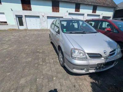 Gebraucht Nissan Almera Tino 136 PS (100 kW) 2004 Silber Van / Kleinbus