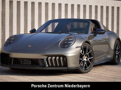 Aventuringrünmetallic Neu 2026 Porsche 911 Targa 4 Cabrio | 241.018 € (Teuer)