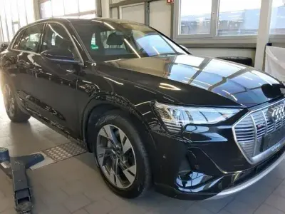 Second-hand Audi e-tron S-Line 300 kW (408 CP) 2022 Negru SUV