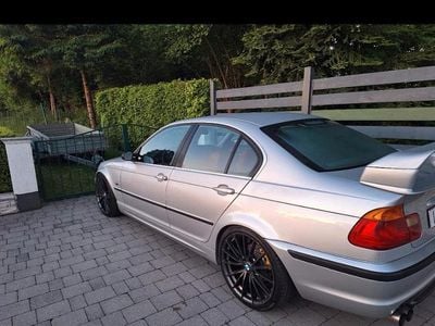 Silber Gebraucht 1998 BMW 323 Limousine | 12.700 €