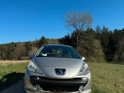 Gebraucht Peugeot 207 95 PS (69 kW) 2009 Silber Kleinwagen