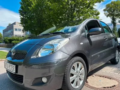 Gebraucht Toyota Yaris Executive 90 PS (66 kW) 2009 Grey metallic Kleinwagen