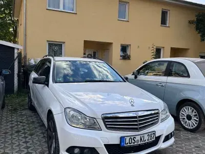 Gebraucht Mercedes C200 Elegance 136 PS (100 kW) 2012 Weiß Kombi