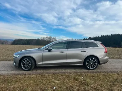 Gebraucht Volvo V60 Inscription 250 PS (183 kW) 2019 Grau Kombi