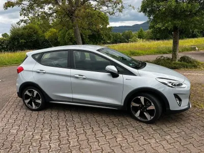 Gebraucht Ford Fiesta Active 101 PS (74 kW) 2018 Grau Kleinwagen