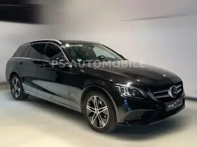 Gebraucht Mercedes C220 194 PS (142 kW) 2021 Obsidian black metallic Kombi