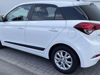 Gebraucht Hyundai i20 Passion 120 PS (88 kW) 2017 Weiß Limousine