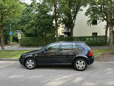 Gebraucht VW Golf IV 75 PS (55 kW) 2003 Schwarz Kleinwagen