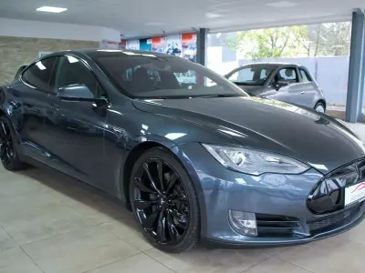 Second-hand Tesla Model S 244 kW (332 CP) 2015 Gri Hatchback