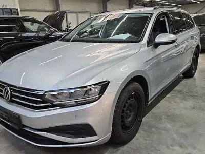 Gebraucht VW Passat Conceptline 150 PS (110 kW) 2023 Gelb Kombi