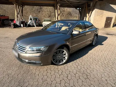Gebraucht VW Phaeton 249 PS (183 kW) 2013 Gold Limousine