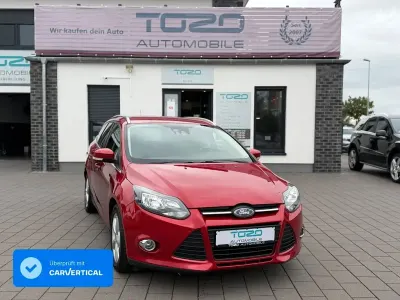 Gebraucht Ford Focus Champions Edition 116 PS (85 kW) 2012 Rot Limousine
