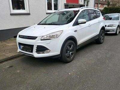 Gebraucht Ford Kuga 179 PS (131 kW) 2016 Weiß SUV