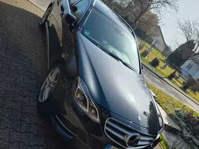 Gebraucht Mercedes E250 204 PS (150 kW) 2014 Schwarz Limousine