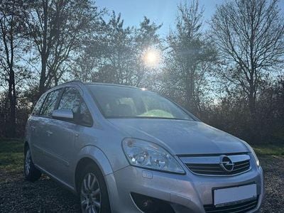 Gebraucht Opel Zafira Innovation 140 PS (102 kW) 2009 Silber Van / Kleinbus