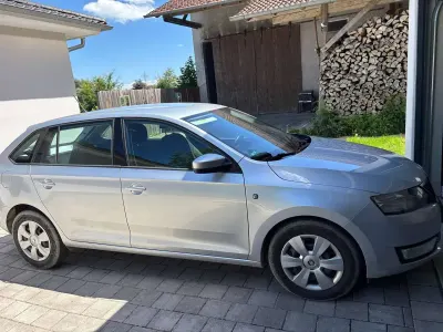 Gebraucht Skoda Rapid Active 90 PS (66 kW) 2015 Silber Kleinwagen