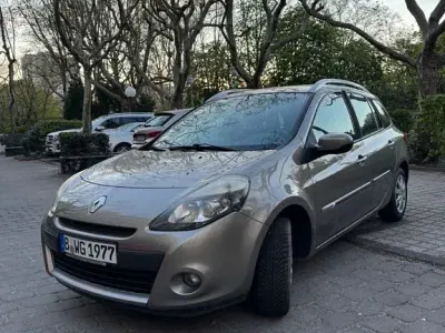 Używany Renault Clio II 101 KM (74 kW) 2009 Beżowy Sedan/Limuzyna