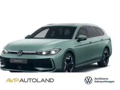 Gebraucht VW Passat R-line 265 PS (194 kW) 2025 Maripositgrün Kombi