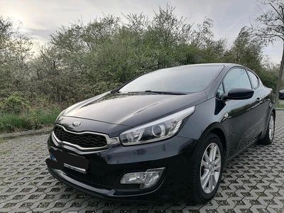 Gebraucht Kia Ceed 135 PS (99 kW) 2014 Schwarz Kleinwagen