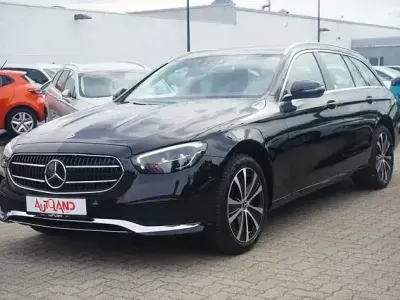 Gebraucht Mercedes E300 Avantgarde 320 PS (235 kW) 2023 Schwarz metallic Kombi
