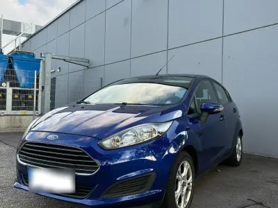 Gebraucht Ford Fiesta 80 PS (58 kW) 2014 Blau Kleinwagen