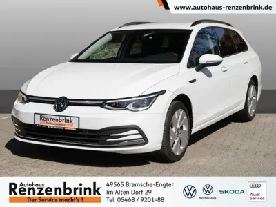Gebraucht VW Golf VIII Style 150 PS (110 kW) 2023 Weiß Kombi