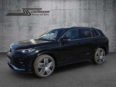 Neu VW Tiguan R-line 150 PS (110 kW) 2026 Schwarz SUV