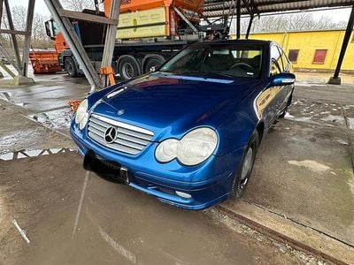 Gebraucht Mercedes C180 142 PS (104 kW) 2003 Blau Coupé