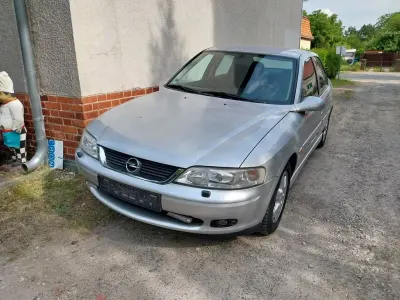 Gebraucht Opel Vectra Comfort 101 PS (74 kW) 2001 Silber Limousine