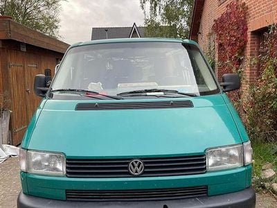 Grün Gebraucht 2001 VW Caravelle Van / Kleinbus | 3.000 €