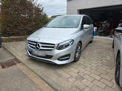 Używany Mercedes B200 Urban 156 KM (114 kW) 2017 Srebrny Minivan