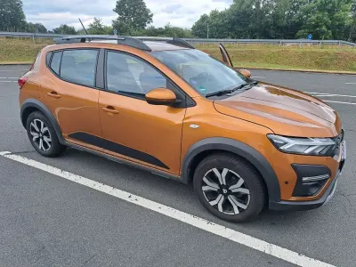 Gebraucht Dacia Sandero Comfort 101 PS (74 kW) 2022 Orange Limousine