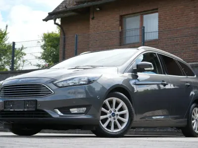Gebraucht Ford Focus Titanium 125 PS (91 kW) 2017 Grau Kombi