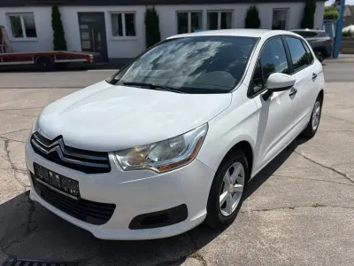 Używany Citroën C4 Attraction 95 KM (69 kW) 2013 Biały Sedan/Limuzyna