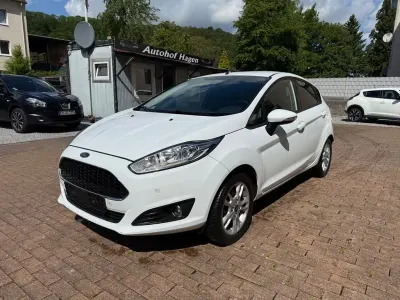 Gebraucht Ford Fiesta Celebration 80 PS (58 kW) 2016 Weiß Kleinwagen