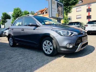 Gebraucht Hyundai i20 Active 101 PS (74 kW) 2019 Grau Kleinwagen