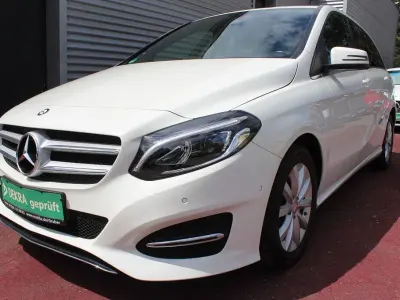 Gebraucht Mercedes B180 Style 122 PS (89 kW) 2015 Weiß Van / Kleinbus