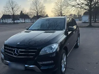 Gebraucht Mercedes ML250 204 PS (150 kW) 2012 Schwarz SUV