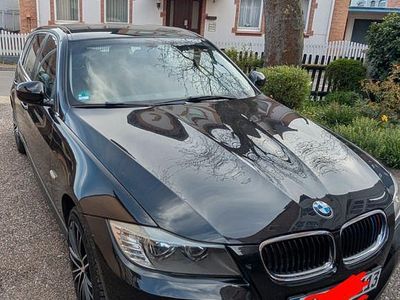 Gebraucht BMW 320 184 PS (135 kW) 2010 Schwarz Kombi