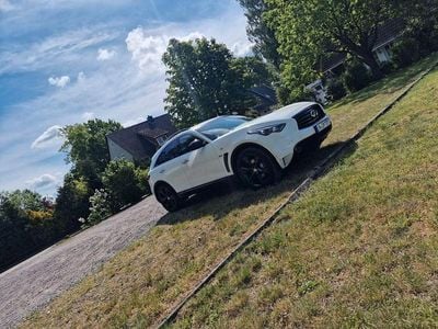 Infiniti QX70