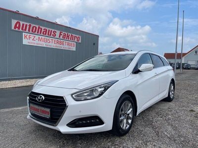 gebraucht Hyundai i40 blue Trend 1.6 Benzin Schaltgetriebe