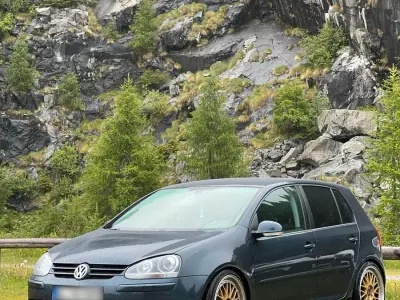 Gebraucht VW Golf V 105 PS (77 kW) 2006 Blau Kleinwagen