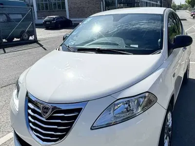 Second-hand Lancia Ypsilon 80 CP (58 kW) 2014 Hatchback