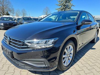 Gebraucht VW Passat Basis 150 PS (110 kW) 2021 Schwarz Limousine