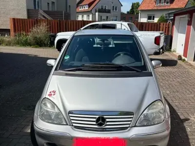 Używany Mercedes A190 Elegance 125 KM (91 kW) 2004 Srebrny Sedan/Limuzyna