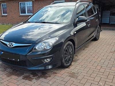 Gebraucht Hyundai i30 105 PS (77 kW) 2011 Blau Kombi