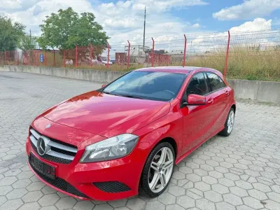 Gebraucht Mercedes A180 122 PS (89 kW) 2013 Rot Kleinwagen