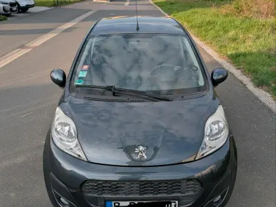 Gebraucht Peugeot 107 68 PS (50 kW) 2013 Grau Kleinwagen