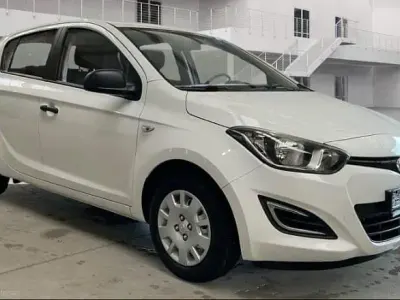 Gebraucht Hyundai i20 Classic 86 PS (63 kW) 2014 Weiß Kleinwagen