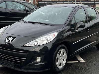 Farbe schwarz Gebraucht 2011 Peugeot 207 Style Kleinwagen | 2.790 € (Etwas zu teuer)